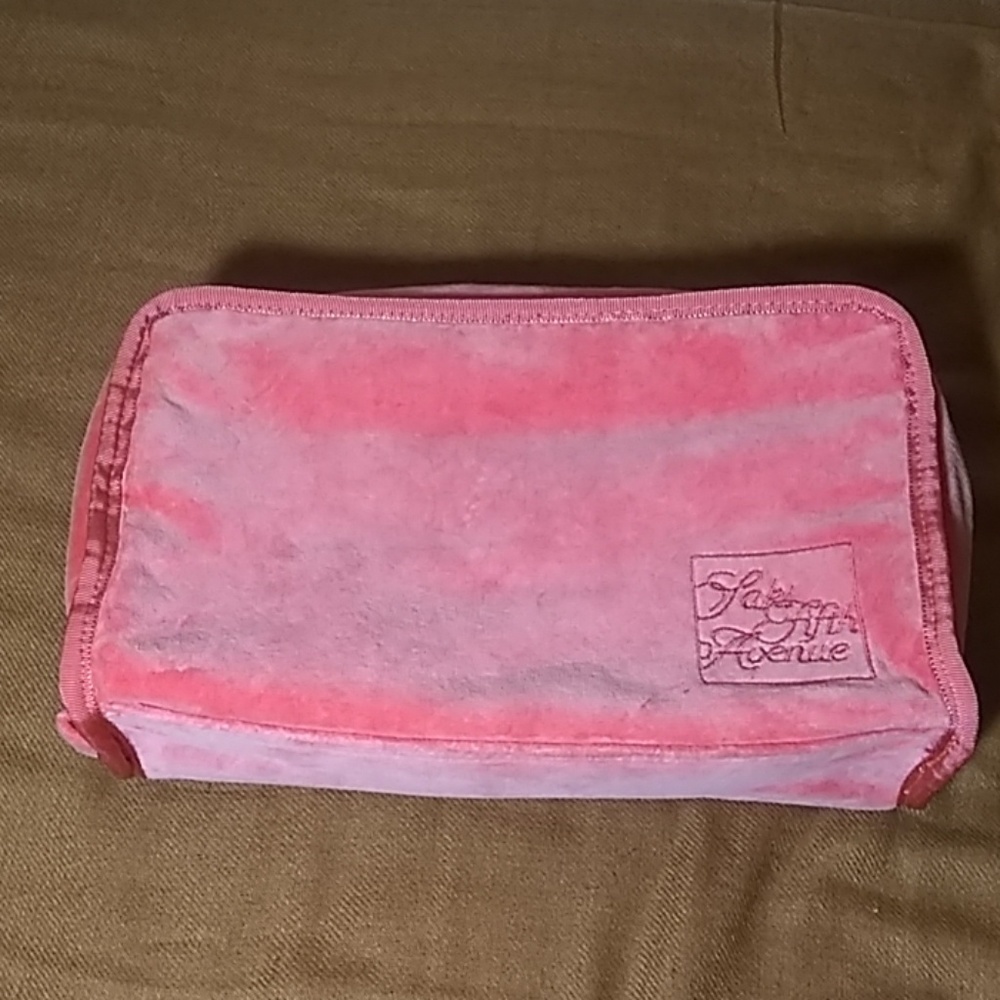 Vintage Saks Fifth Avenue cosmetics bag.